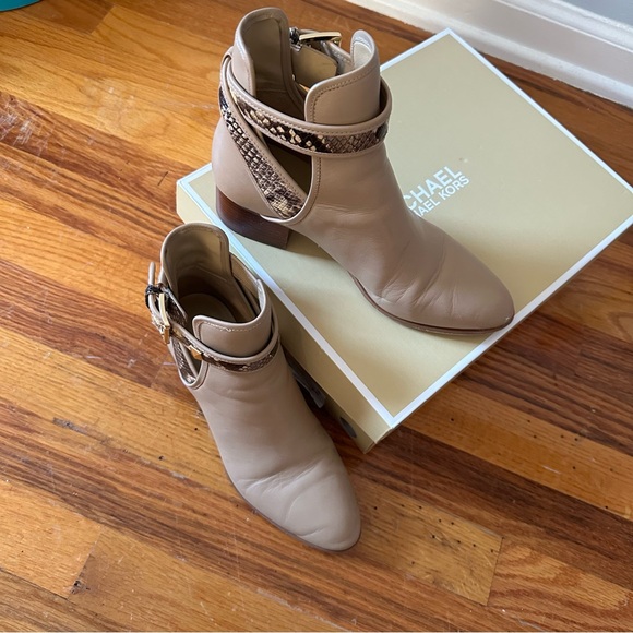 Michael Kors Boots - Picture 7 of 8